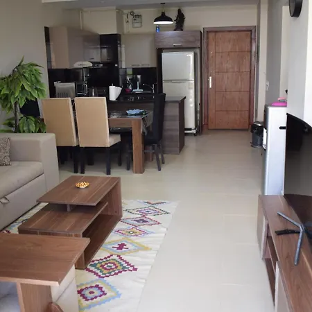 Whispering Waters Two Bedroom With A Garden Azha